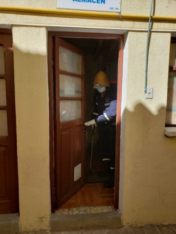 Desinfectaron desde camiones que llegaron de Chile, centros de salud, farmacias y otras oficinas. FOTO UNIDAD DE SALUD AMBIENTAL