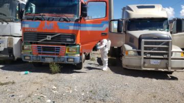 Desinfectaron desde camiones que llegaron de Chile, centros de salud, farmacias y otras oficinas. FOTO UNIDAD DE SALUD AMBIENTAL