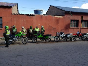 Desinfectaron desde camiones que llegaron de Chile, centros de salud, farmacias y otras oficinas. FOTO UNIDAD DE SALUD AMBIENTAL