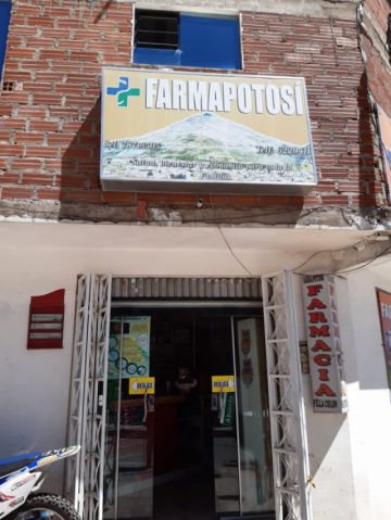 Desinfectaron desde camiones que llegaron de Chile, centros de salud, farmacias y otras oficinas. FOTO UNIDAD DE SALUD AMBIENTAL