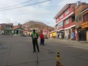 Los productos se ofrecen en el mercado de la zona alta.