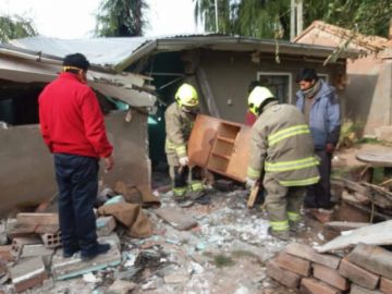 La Unidad de Bomberos acudió a auxiliar a la familia.