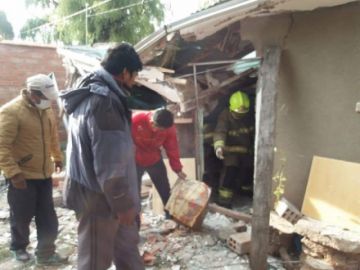 La Unidad de Bomberos acudió a auxiliar a la familia.