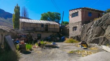 Para llegar al lugar, pasaron un río y caminaron hasta llegar al hogar de los que necesitaban alimentos. FOTO GACIP