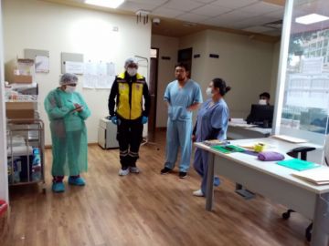Visitó el centro de aislamiento.
