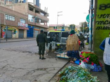 Para llegar al lugar, pasaron un río y caminaron hasta llegar al hogar de los que necesitaban alimentos. FOTO GACIP