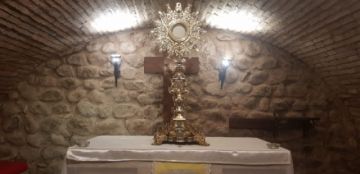 En esta cripta será la misa.