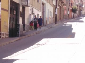 personas violan la cuarentena incluso con niños pequeños.
