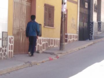 personas violan la cuarentena incluso con niños pequeños.