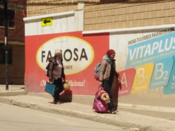 personas violan la cuarentena incluso con niños pequeños.