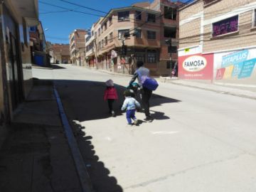 La gente sale a la calle pese a la prohibición