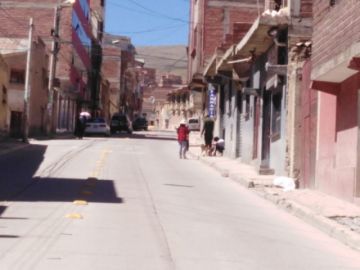 personas violan la cuarentena incluso con niños pequeños.