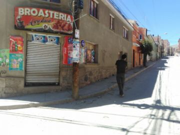 personas violan la cuarentena incluso con niños pequeños.