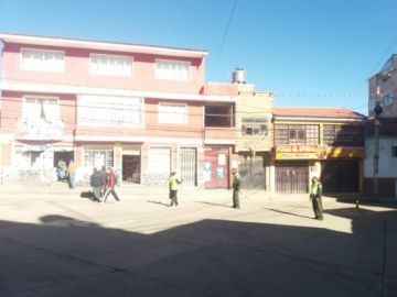 Los controles están en varias zonas con mercados y tiendas.