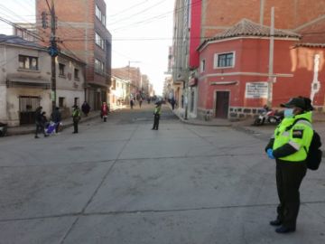 Policías cercaron el mercado Uyuni