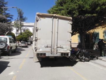 El vehículo estaba lleno de personas.