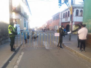 Los controles están en varias zonas con mercados y tiendas.