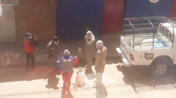 Una visita de desinfección al domicilio de un caso confirmado.