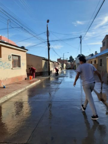 Se organizaron para limpiar sus calles y callejones.
