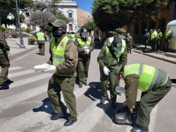 Compartieron un plato de comida durante su jornada de trabajo.