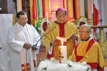 La bendición del agua fue otro de los momentos especiales de la celebración.