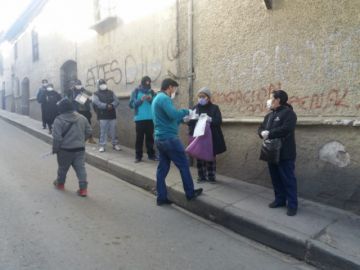 hay largas filas en la mañana en afueras de esta entidad financiera.