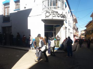 Se implementan medidas de desinfección desde los zapatos.