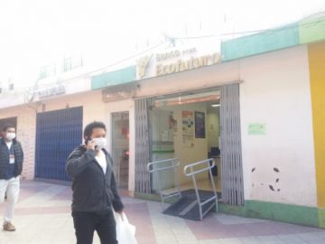 Se implementan medidas de desinfección desde los zapatos.