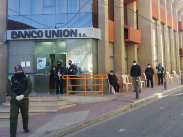 Se implementan medidas de desinfección desde los zapatos.
