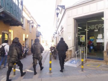 Se implementan medidas de desinfección desde los zapatos.