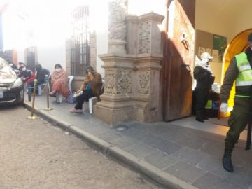 Hay filas en las entidades financieras de la ciudad.