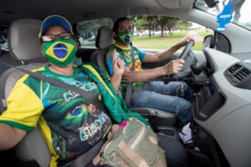 Brasil pasa de 1.700 muertos y 28.000 casos con tensiones en el área de Salud