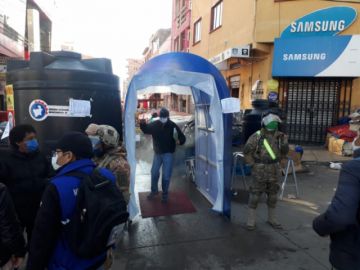 Hay largas filas en las entidades bancarias.