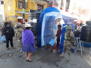 Hay largas filas en las entidades bancarias.
