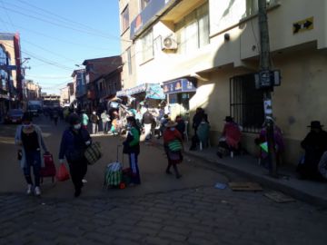 Hay largas filas en las entidades bancarias.