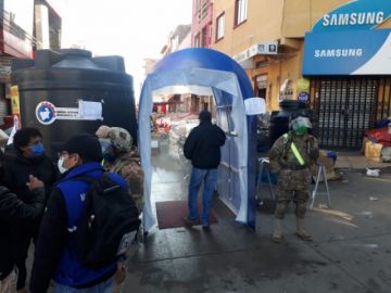 Hay largas filas en las entidades bancarias.