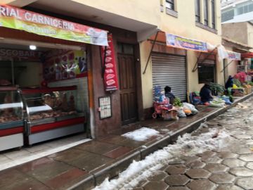 Hay una oferta variada de productos en el mercado Vicuñas.
