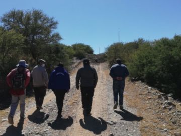 Autoridades de Villazón y Tupiza en el límite de ambos municipios.