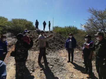 Autoridades de Villazón y Tupiza en el límite de ambos municipios.