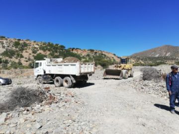 Autoridades de Villazón y Tupiza en el límite de ambos municipios.