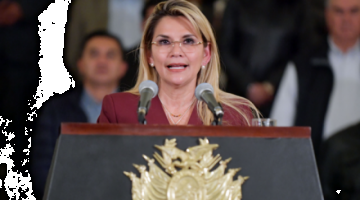 Añez acusa a Evo de llamar a elecciones en 90 días y califica la "ley" de atentado contra la salud y la vida