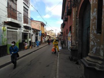 La jornada de compra en los mercados y puestos de venta se desarrolla normalmente.