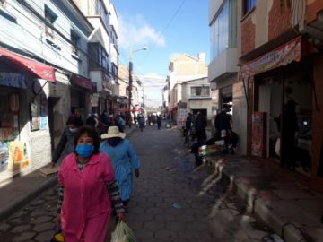 La jornada de compra en los mercados y puestos de venta se desarrolla normalmente.