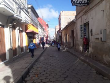 La jornada de compra en los mercados y puestos de venta se desarrolla normalmente.
