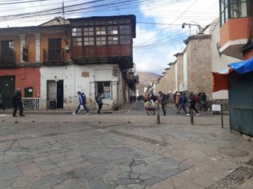 La jornada de compra en los mercados y puestos de venta se desarrolla normalmente.