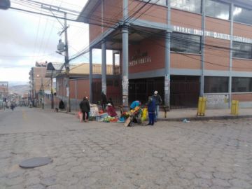 La jornada de compra en los mercados y puestos de venta se desarrolla normalmente.