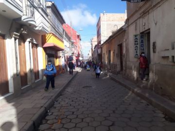 La jornada de compra en los mercados y puestos de venta se desarrolla normalmente.