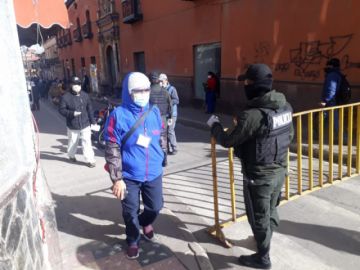 La jornada de compra en los mercados y puestos de venta se desarrolla normalmente.