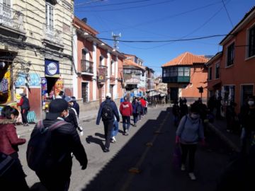 Así es el ingreso a los mercados en Potosí.