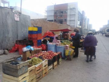 La jornada de compra en los mercados y puestos de venta se desarrolla normalmente.